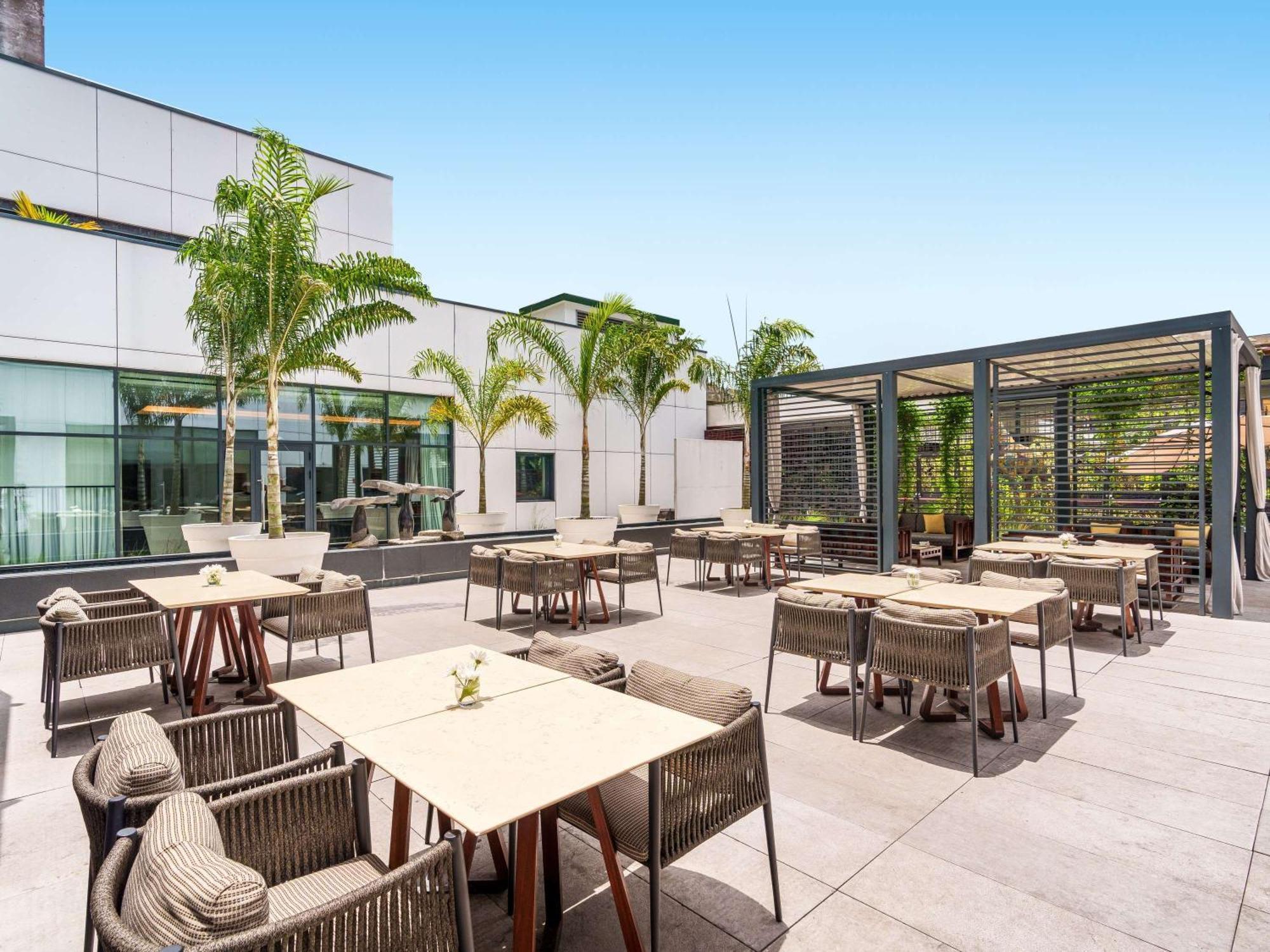 Moevenpick Hotel Abidjan Exterior photo
